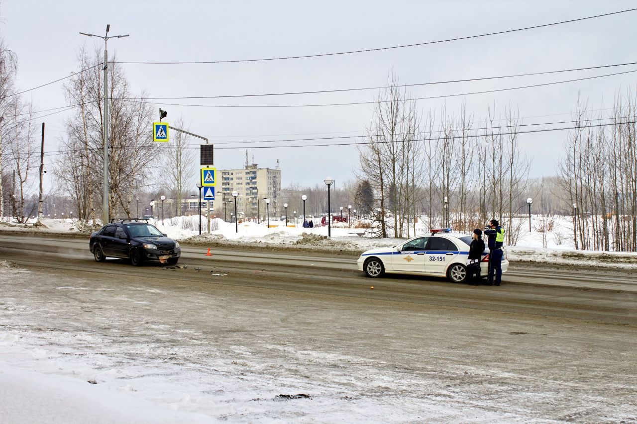 Госавтоинспекторы провели акцию у пешеходного перехода, где недавно сбили женщин