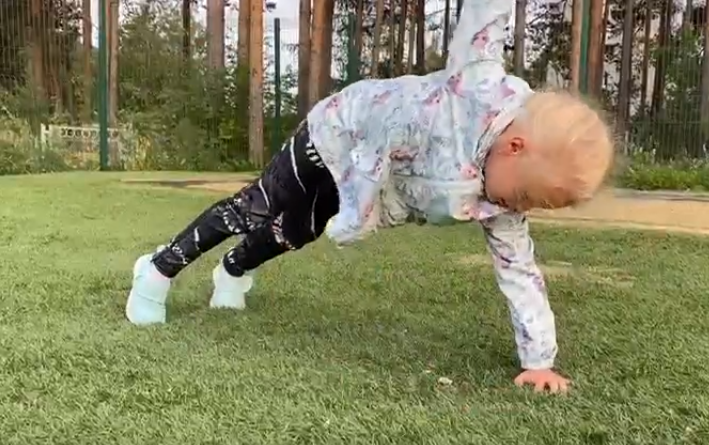 Подвели итоги конкурса спортивных роликов. Лучше всех отжалась девочка