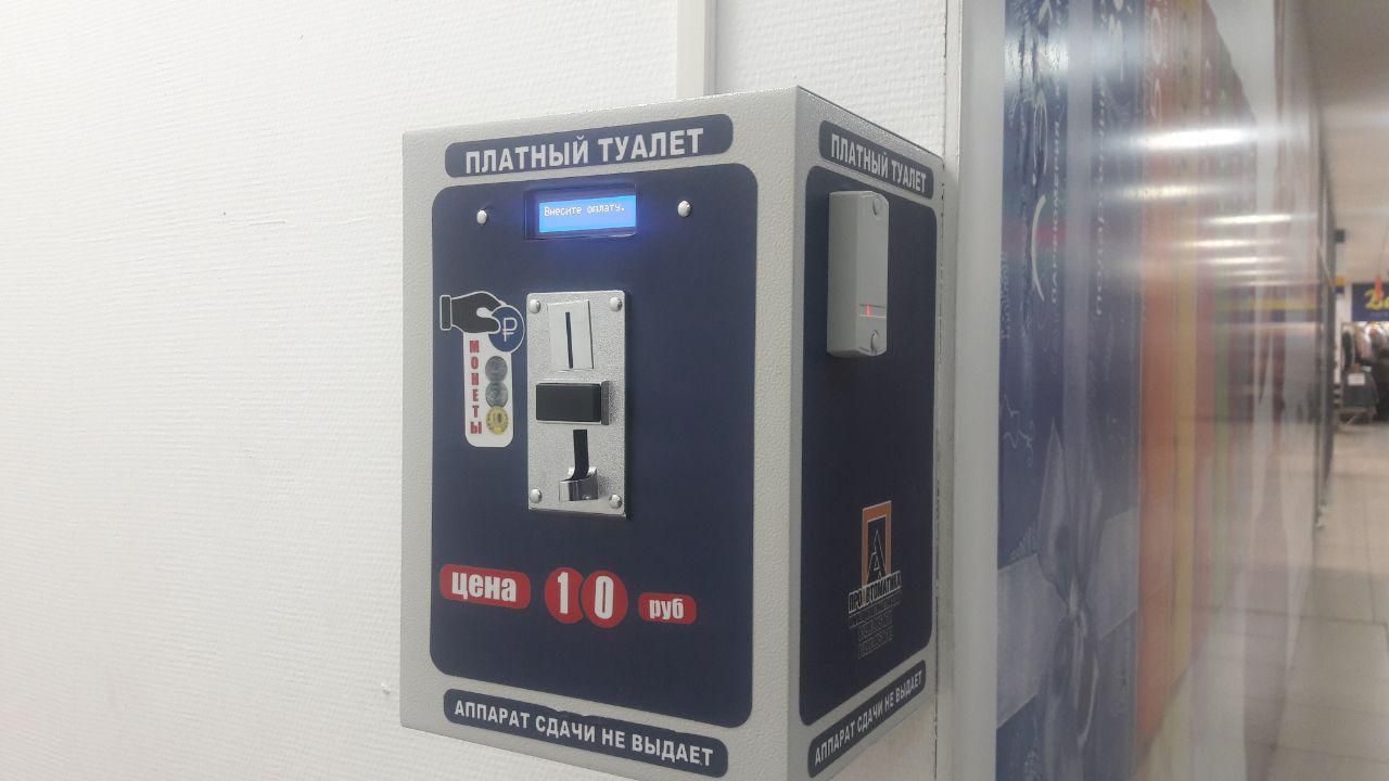 Туалет в ТК “Столичный” сделали платным. Из-за вандалов