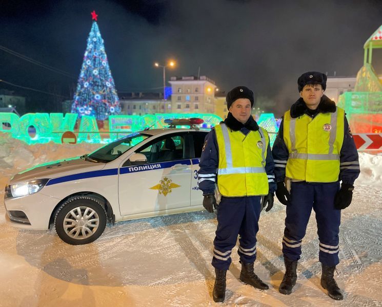 Инспекторы помогли жителям Краснотурьинска и Волчанска, чьи автомобили сломались в мороз на трассе