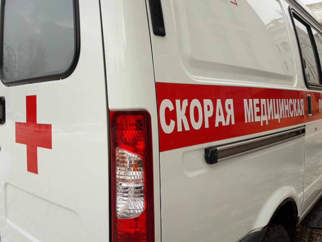Скутерист сломал ногу в аварии
