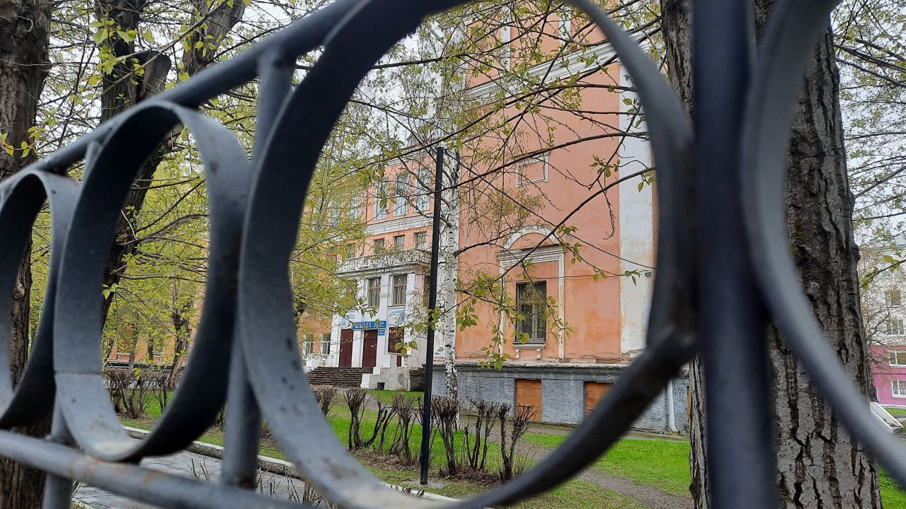 Приоритеты другие. Власти рассказали, почему не выполняют обещания по ремонту школы №32