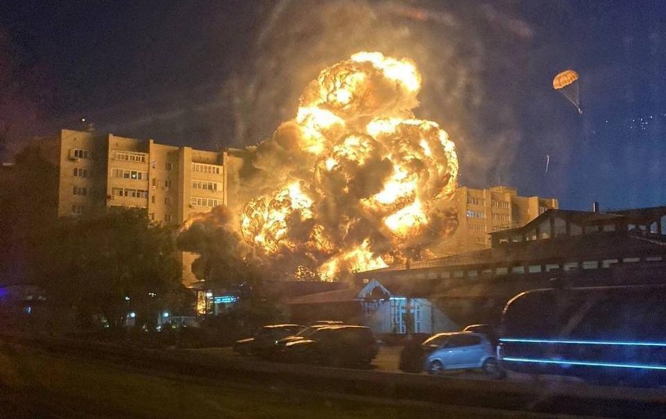 В Ейске боевой истребитель рухнул на жилой дом. Погибли 13 человек, в том числе трое детей