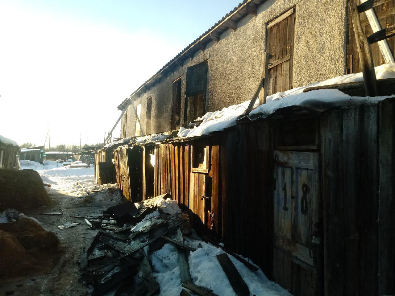На Рудничном пенсионерку спасли от пожара. Она заснула с непотушенной сигаретой в сарае