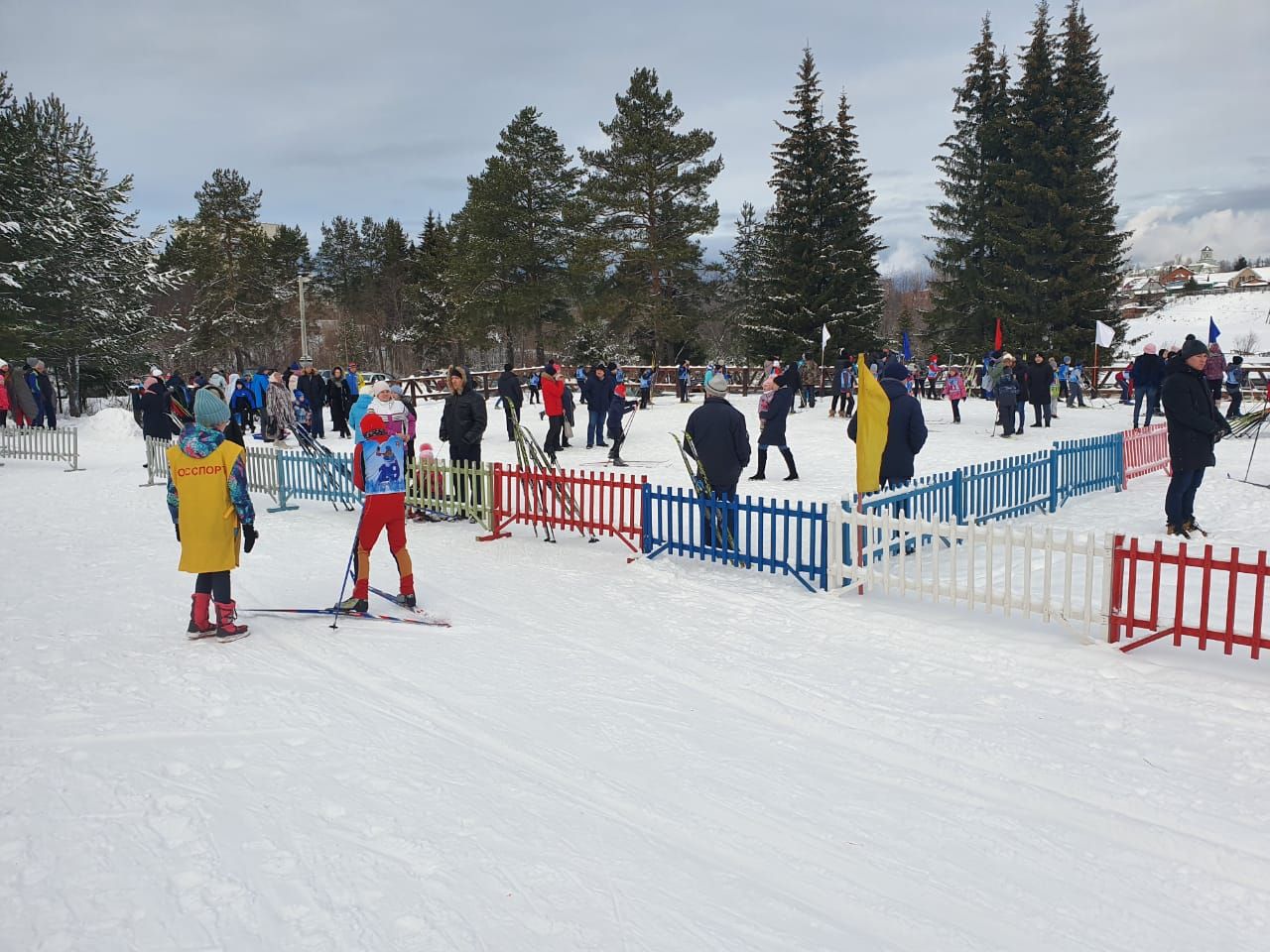 Свыше 100 юных спортсменов открыли сезон лыжных гонок в Краснотурьинске