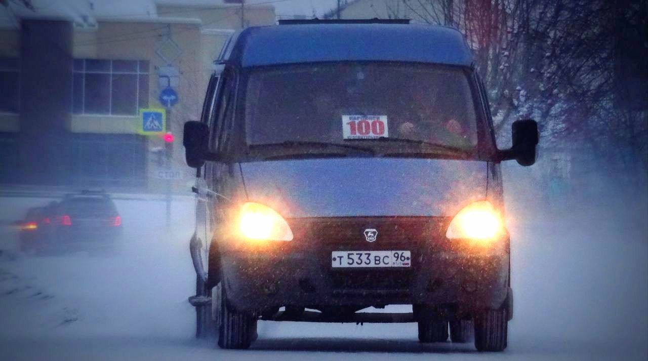 Пассажиры маршруток “Карпинск - Краснотурьинск” третий год жалуются на работу перевозчика