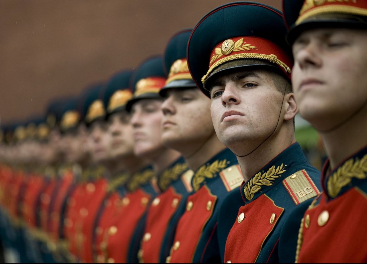 Военкомат отправит больше 100 человек в армию, но на Украину призывники не попадут. Случаев смерти контрактников нет