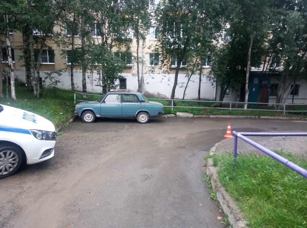 13-летняя девочка из Серова попала под машину на улице Колхозной