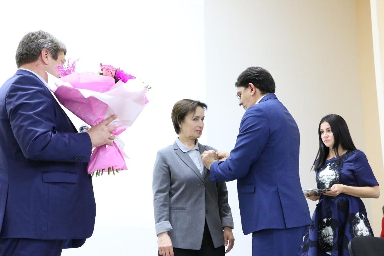Заведующую ДК БАЗа наградили «За заслуги перед городским округом»
