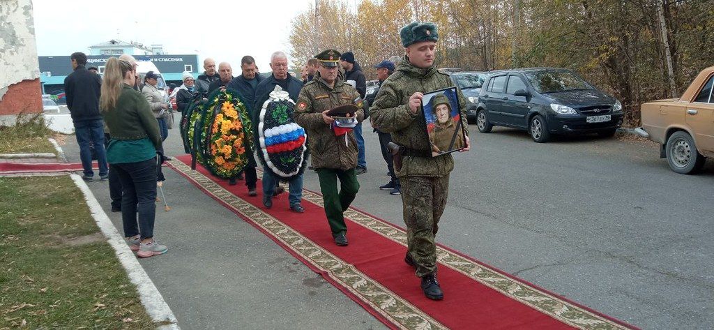 «Ваш отец погиб 18 сентября». Простились с краснотурьинцем Дмитрием Клевакиным, погибшим на СВО