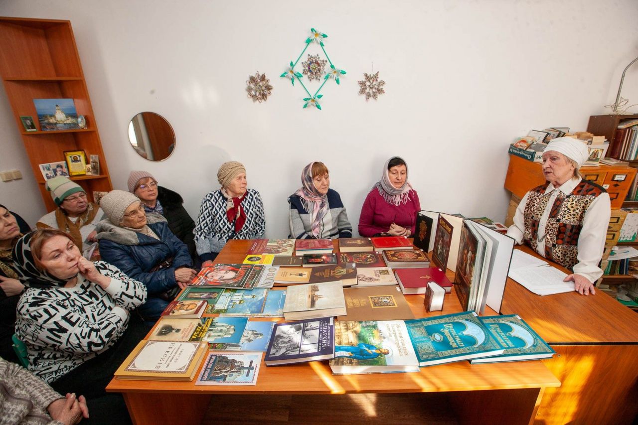 В Краснотурьинске отметили День православной книги. Священники приглашают в библиотеку