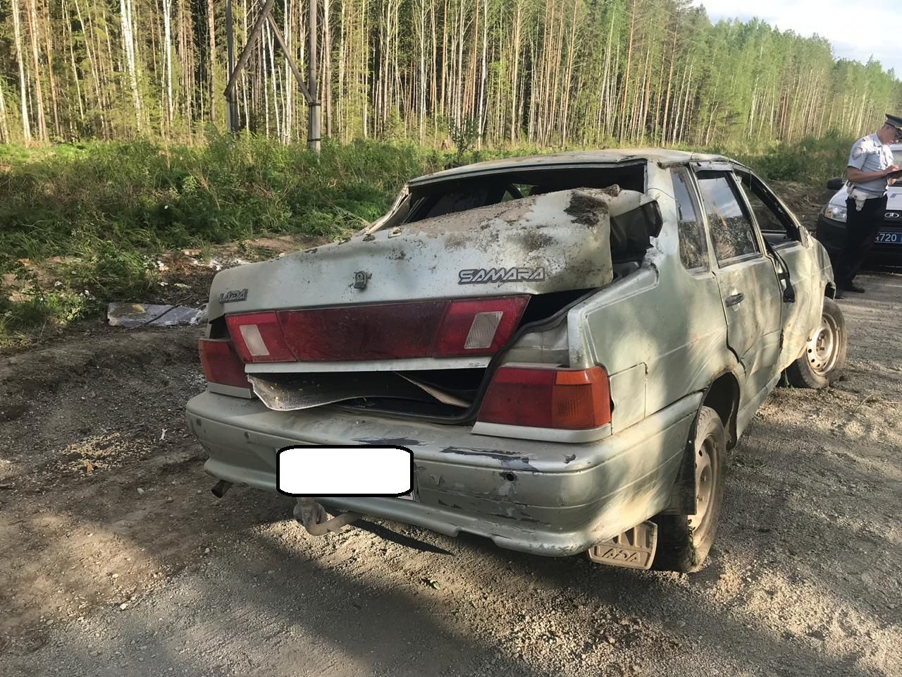 Вблизи Краснотурьинска перевернулся ВАЗ с двумя детьми на борту