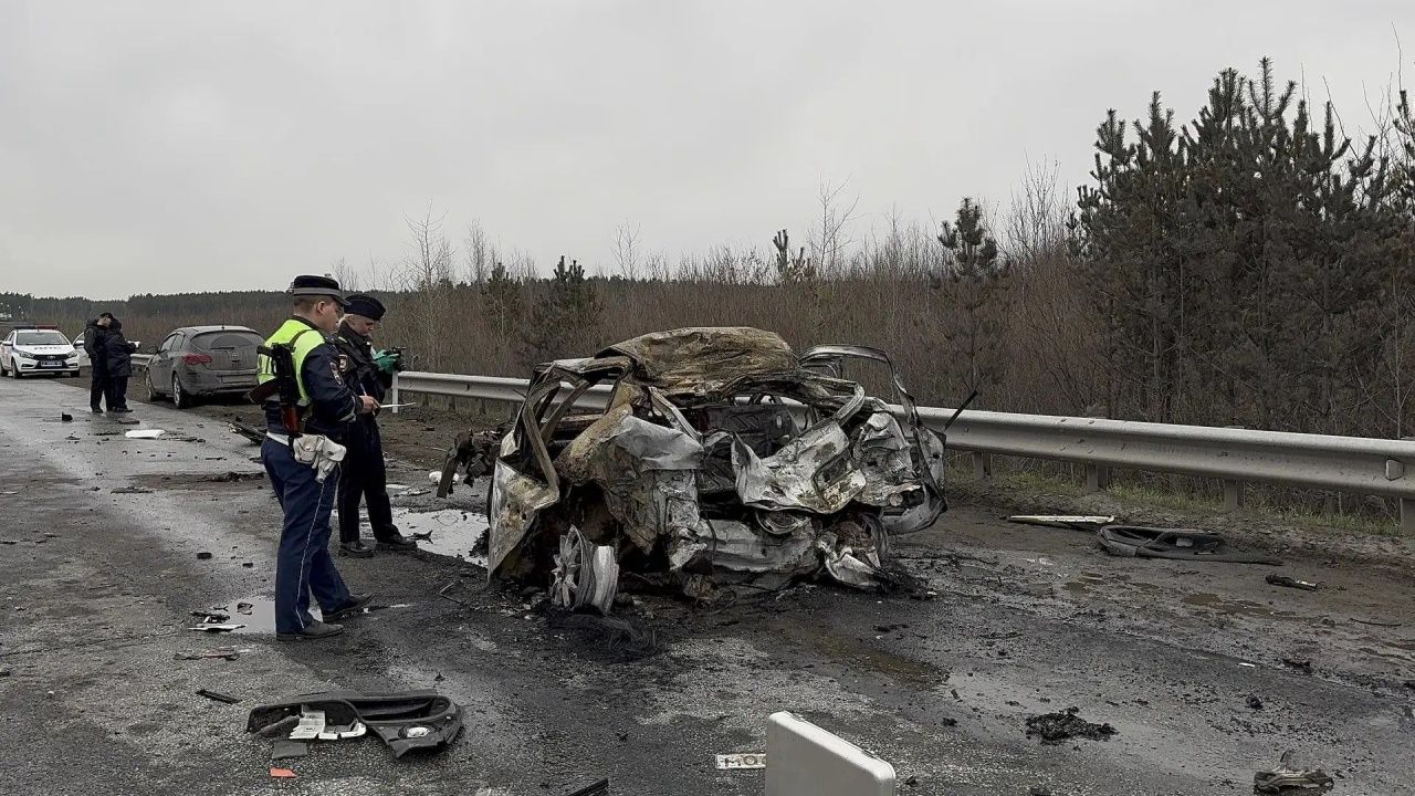 В массовом ДТП под Екатеринбургом погибли несовершеннолетние