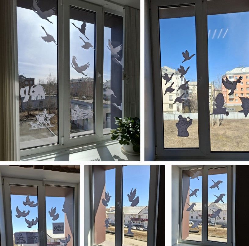 Окна городского суда украсили к Дню Победы  