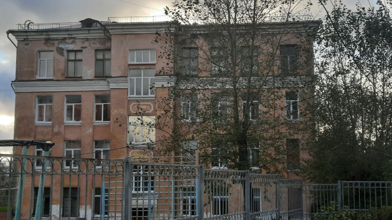 К фасаду школы №32 обещали вернуться в апреле-мае 