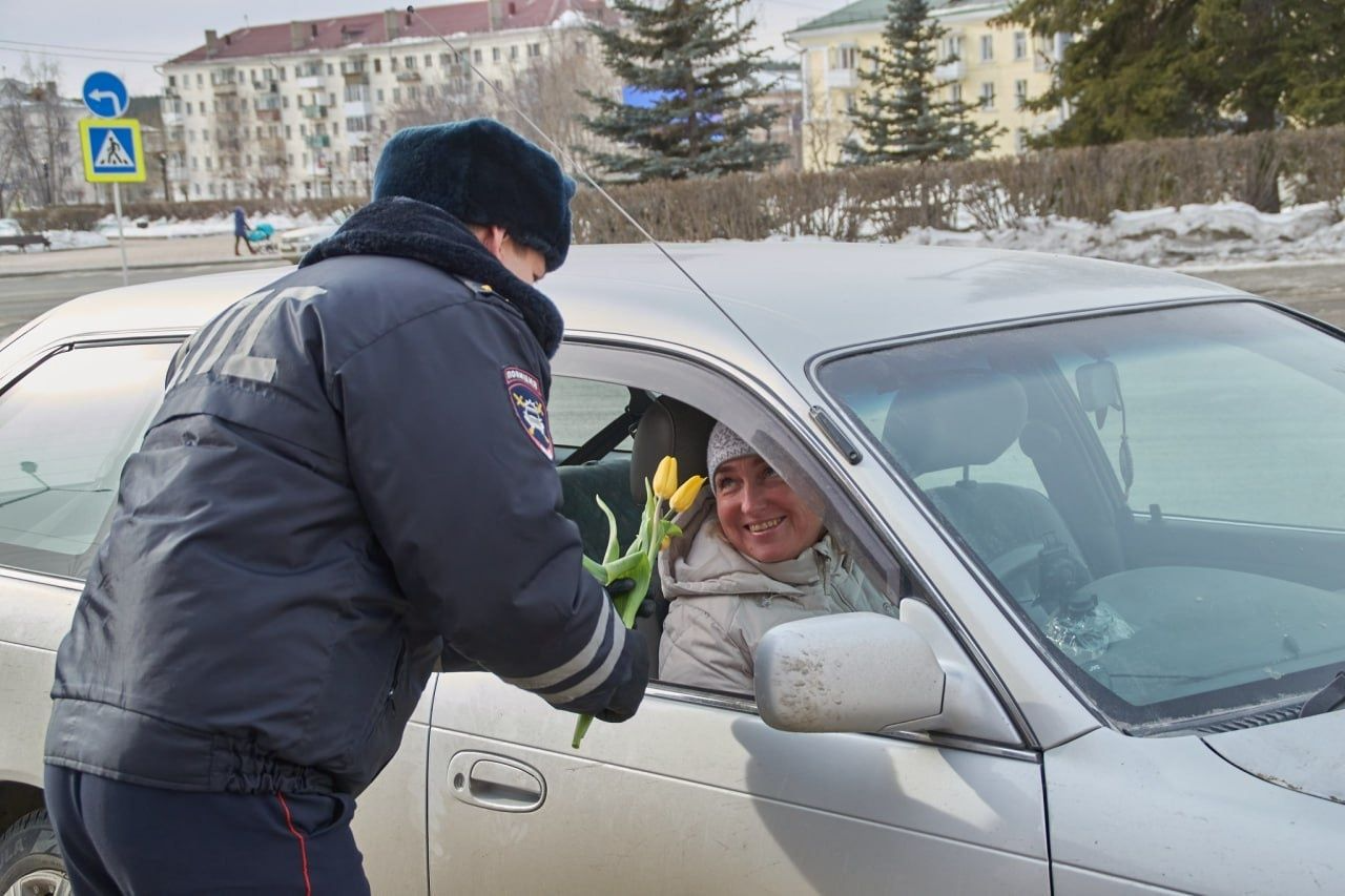 Отделение ГАИ поздравит водительниц с 8 Марта
