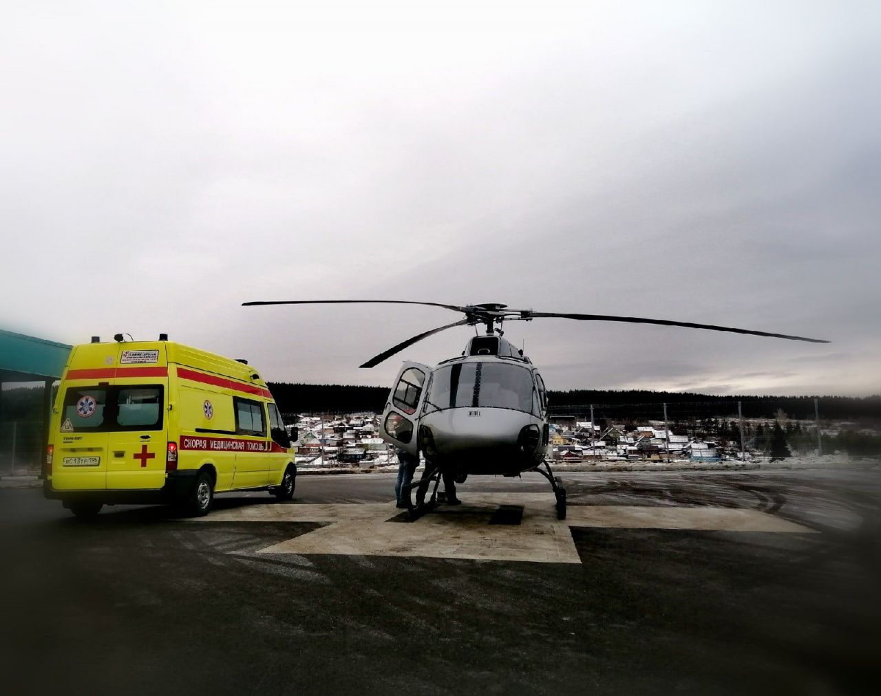 Из Краснотурьинска беременную женщину госпитализировали вертолетом