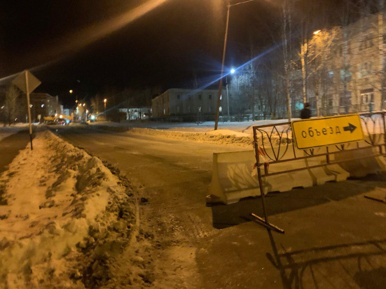 В центре города коммунальная авария. Проезд машин и автобусов запрещен