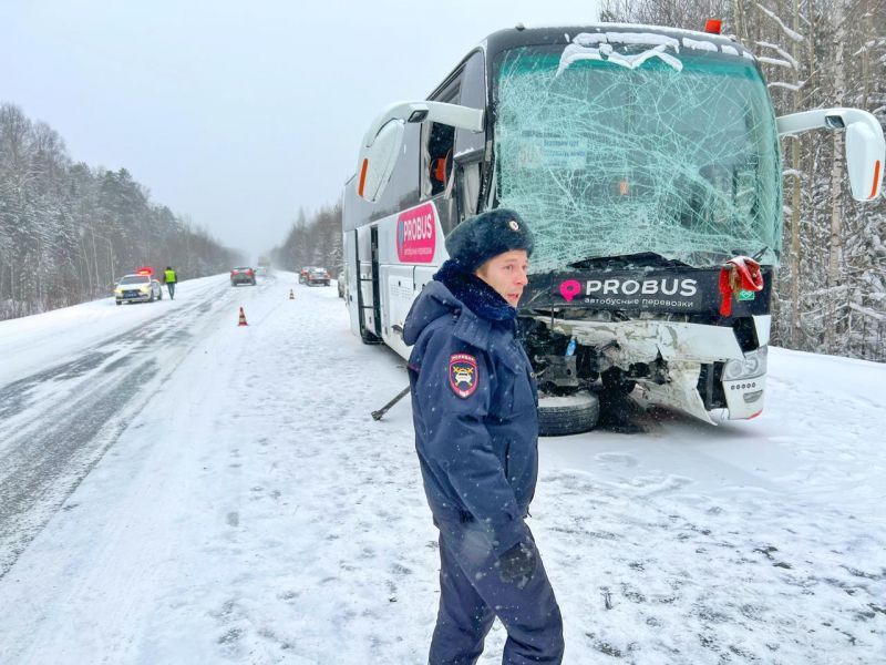 "Ты куда едешь?!" Е1.RU опубликовал рассказ пассажирки автобуса, попавшего в ДТП на Серовском тракте