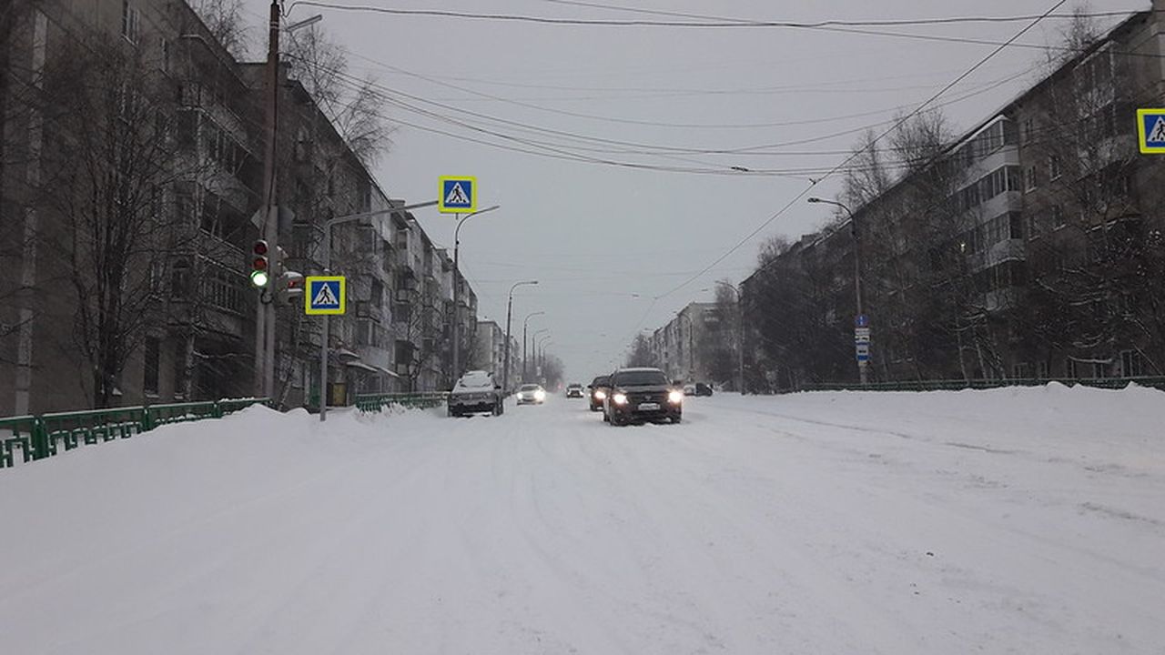 Горожане недовольны уборкой дорог и тротуаров после обильного снегопада