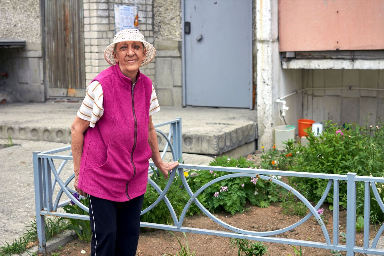 Стараемся облагородить, а с нами вот так”: горожанки жалуются, что вместо  земли привезли глину | Истории | Краснотурьинск.инфо