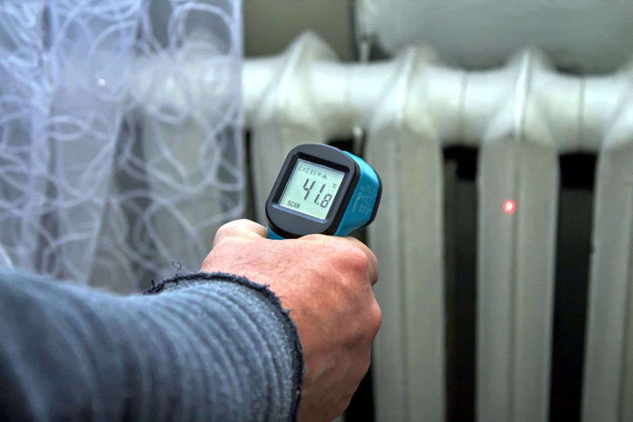 Плата за отопление: как на нее влияют дом и счетчик и почему за теплые месяцы платим “много”