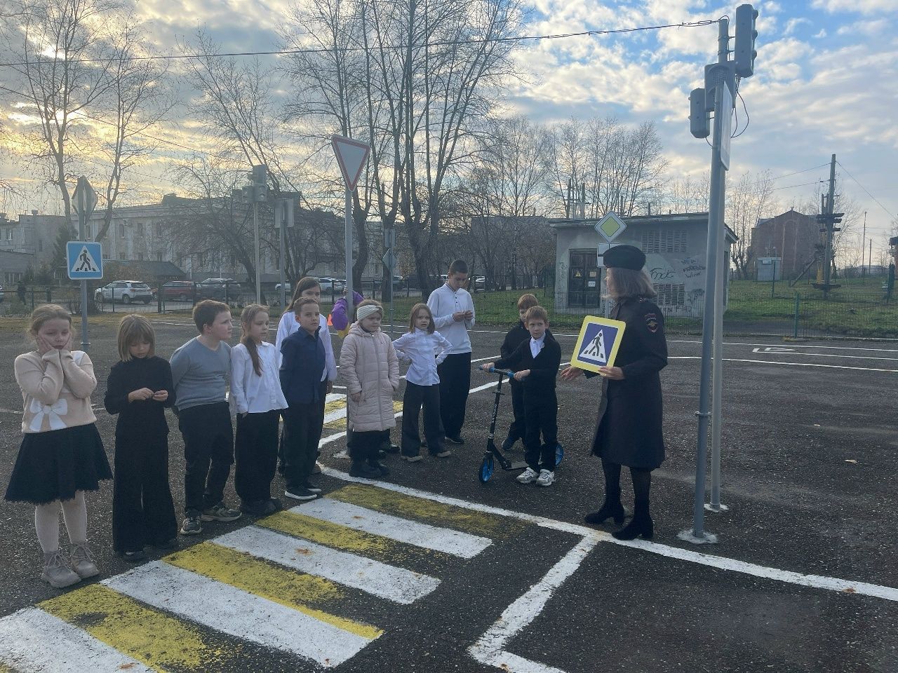 Перед каникулами школьникам напомнили о безопасности на дорогах