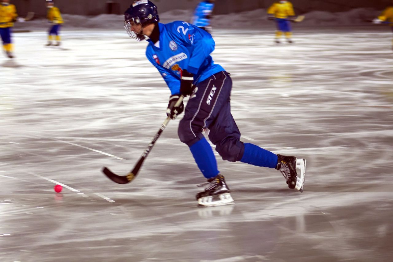 Угловые, угловые... «Маяк» начал сезон с поражений