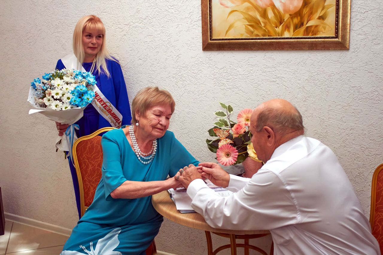 “Любви все возрасты покорны”: в Краснотурьинске расписались 77-летние пенсионеры