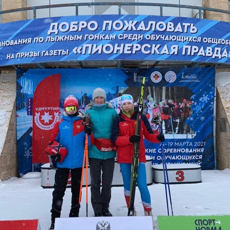 Юные лыжницы дебютировали на всероссийских соревнованиях