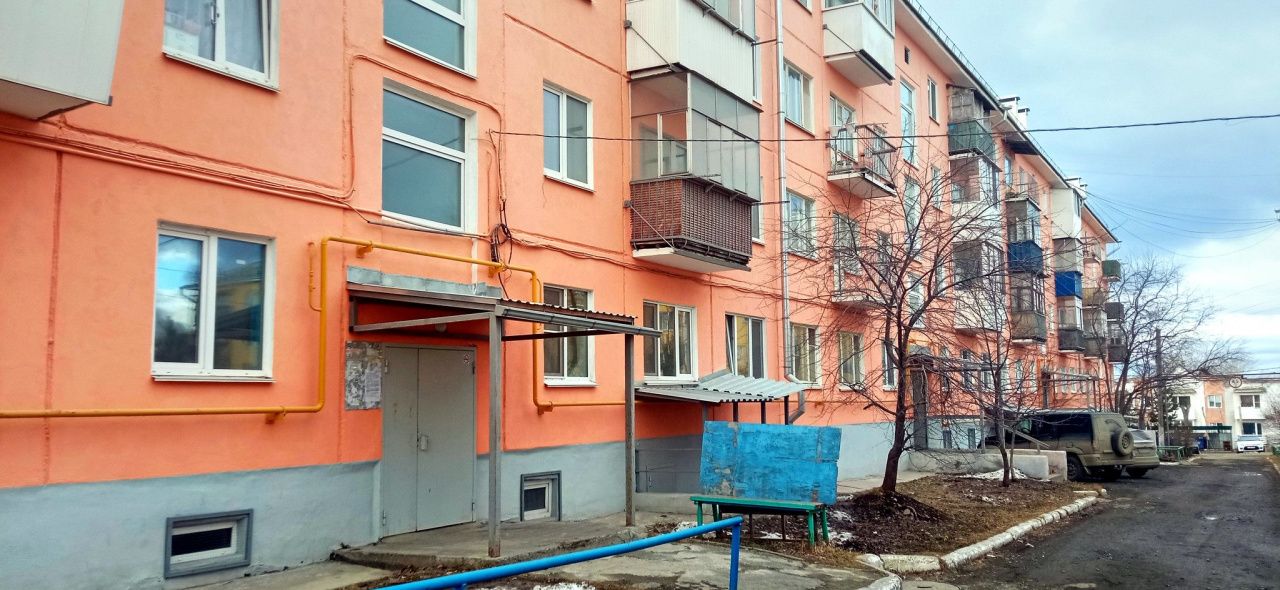 «У нас там картошка». Читатель негодует из-за требования УК демонтировать сараи в подвале