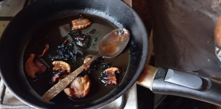 Горожанин забыл про еду, которую готовил на огне, и переполошил соседей