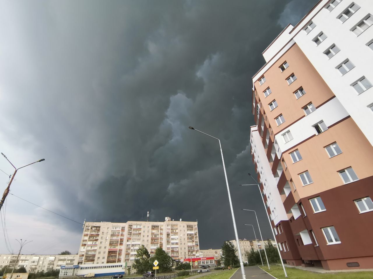 Свердловчан предупредили о сильных ливнях 