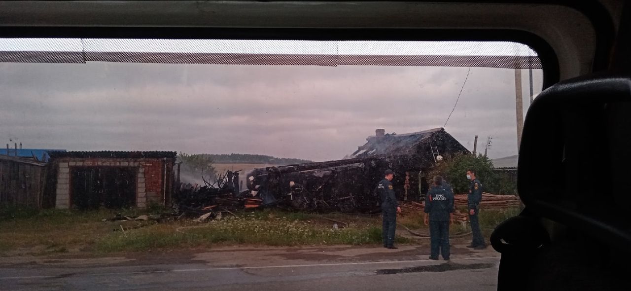 На улице Максима Горького сгорел дом