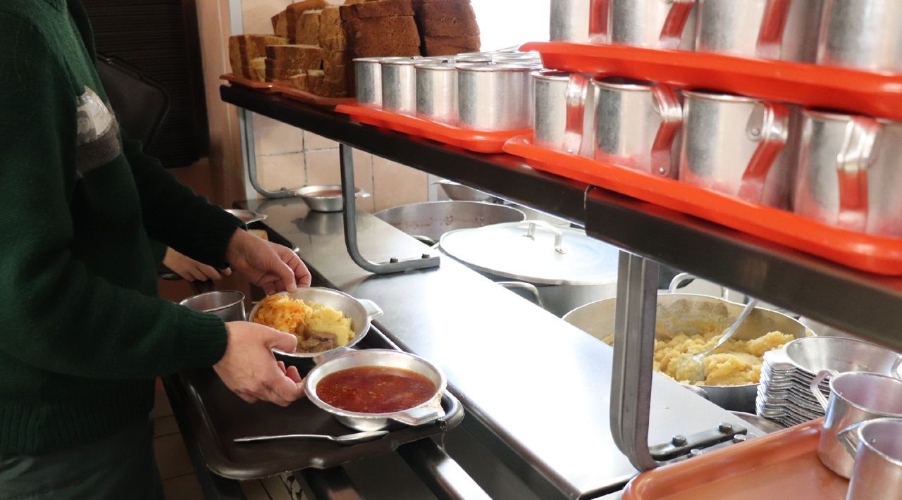 Борщ, бефстроганов и кисель: как в ИК-16 отметили День народного единства