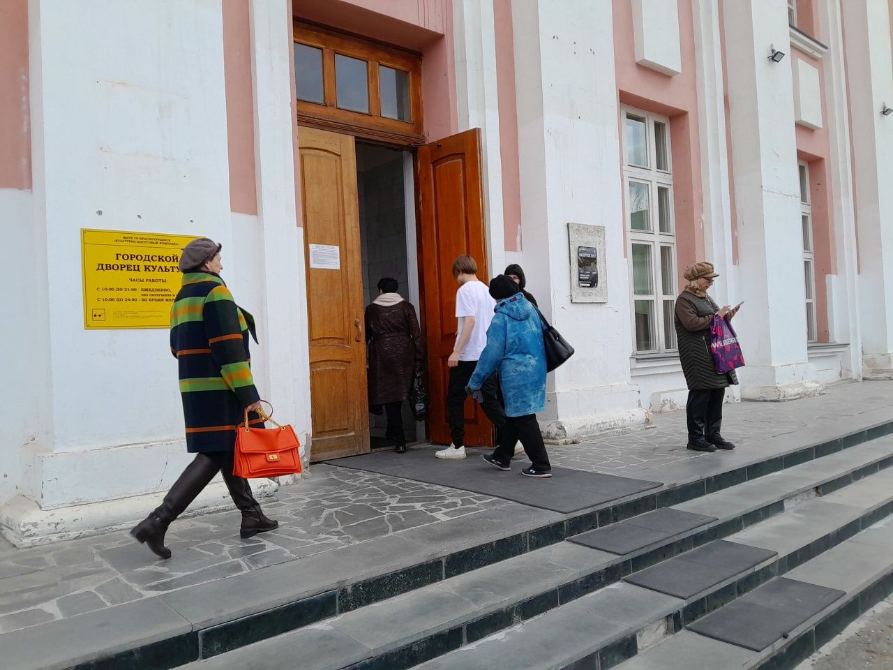 КДК Краснотурьинска предупреждает: в соцсетях распространяют фейки о стендап-концертах