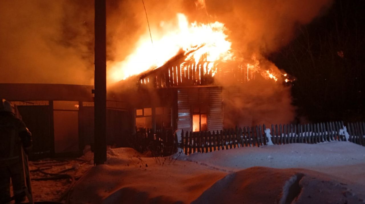 На Медном Руднике из огня спасли женщину с тремя детьми