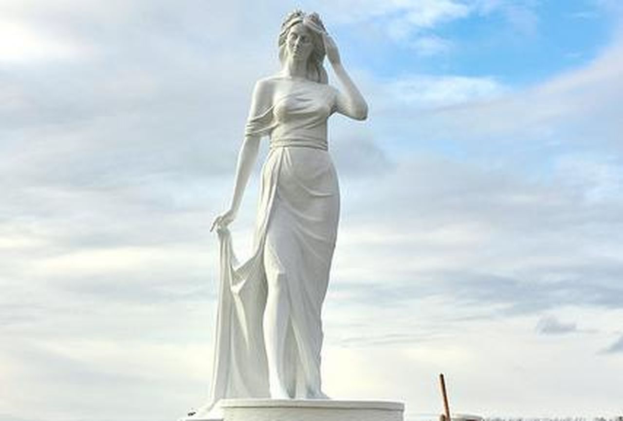 Набережную Краснотурьинска украсила статуя Турьи