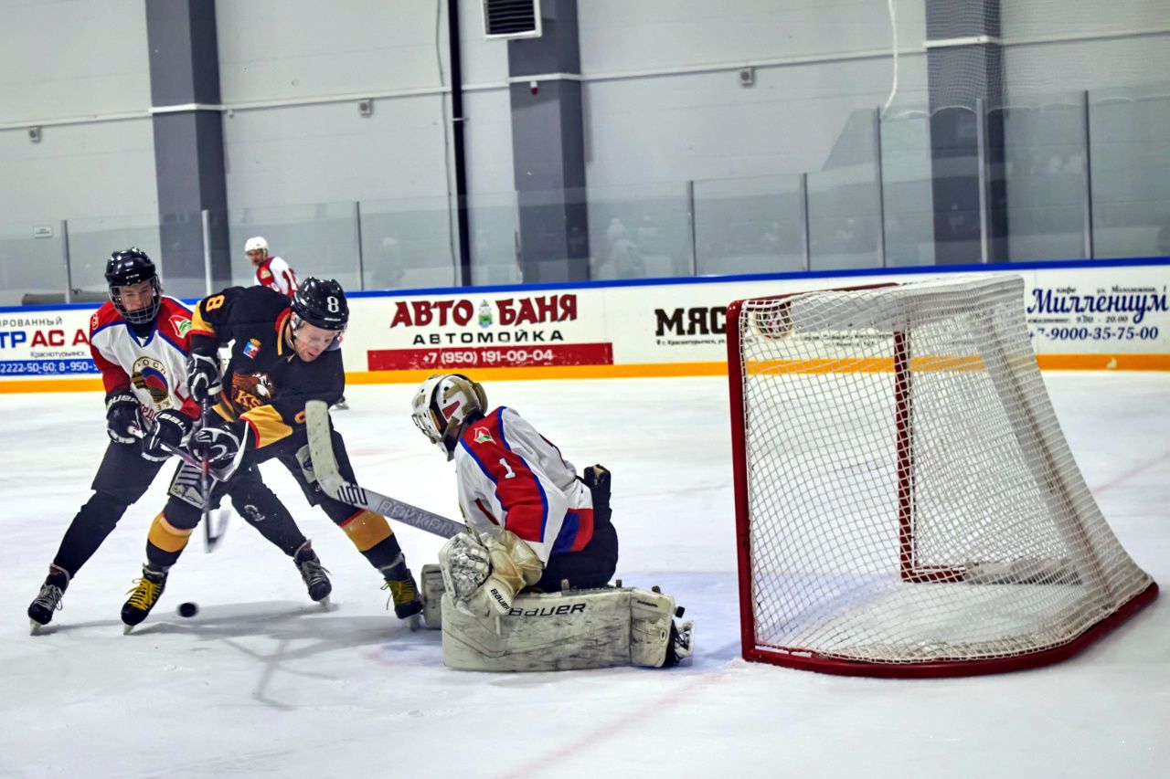 «Ворота были словно заколдованы». Краснотурьинский КСК уступил дома серовскому «Локомотиву»