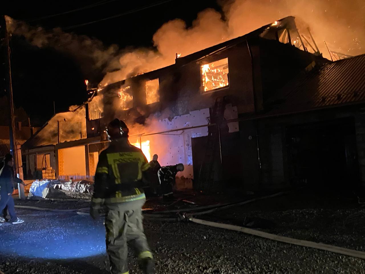 «Мы не успели ничего вынести»: погорельцам с 42-го квартала нужна помощь