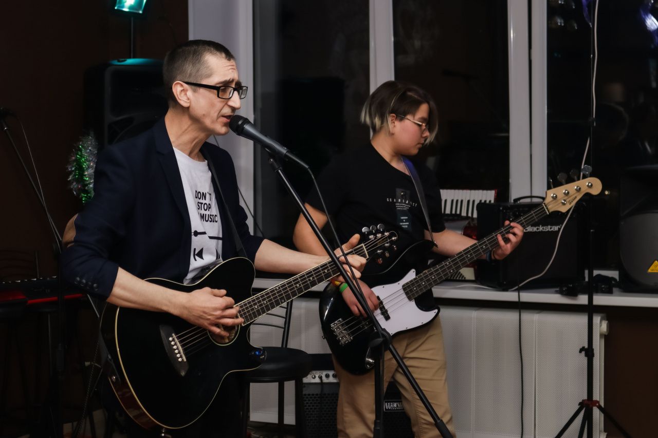 Квартирник с Игорем Хафизовым: музыкальный вечер ко Дню матери в Краснотурьинске