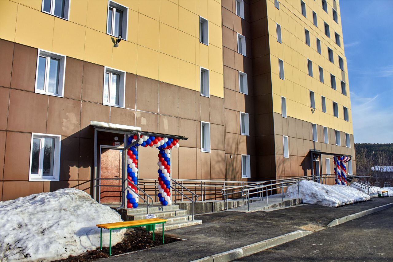 В Краснотурьинске детям-сиротам вручили ключи от новых квартир