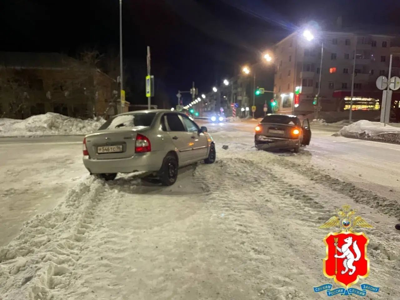 Четверо несовершеннолетних находились в машине, попавшей в ДТП на перекрестке