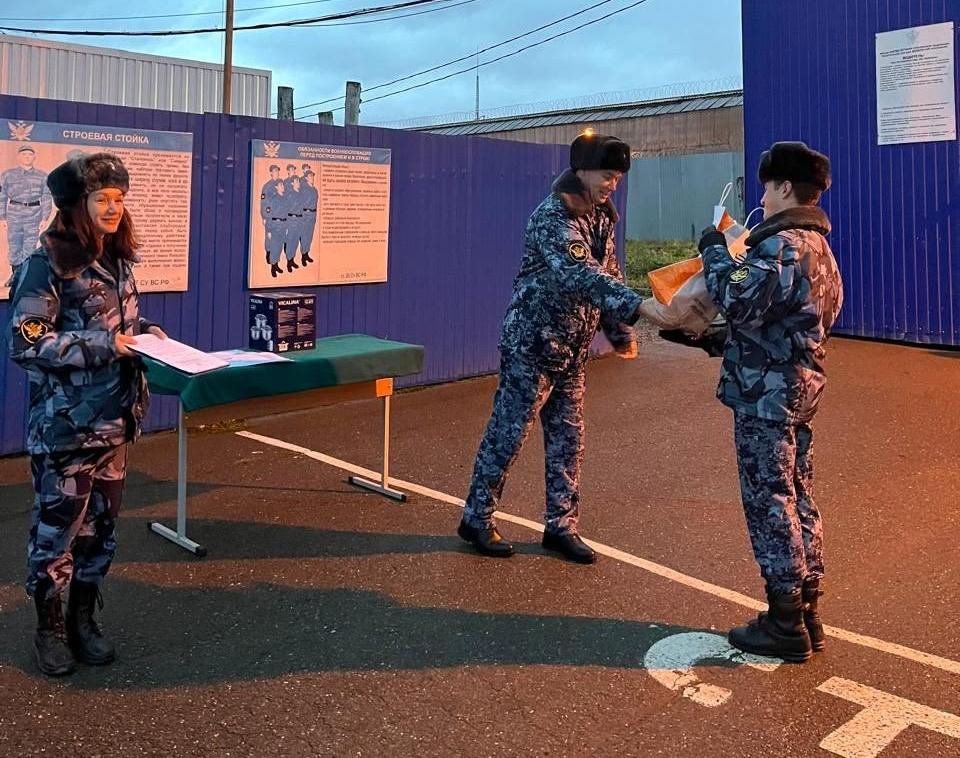 Молодые сотрудники краснотурьинской колонии приняли присягу