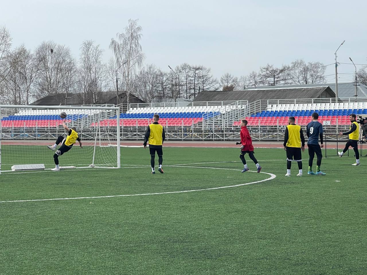 В Серове стартовал турнир по мини-футболу «Весна Победы». Краснотурьинцы участвуют