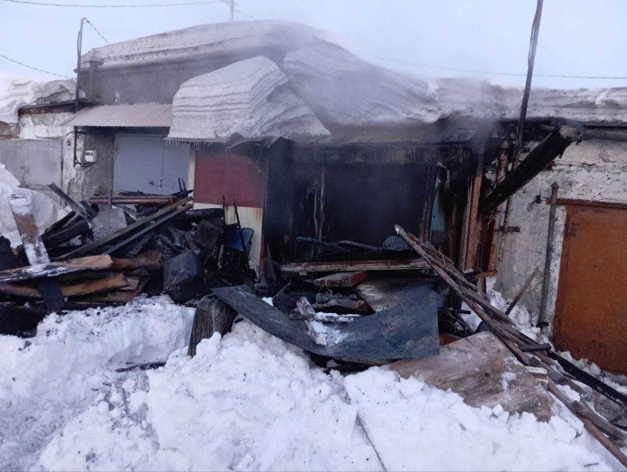 Пенсионер надышался угарным газом в гараже