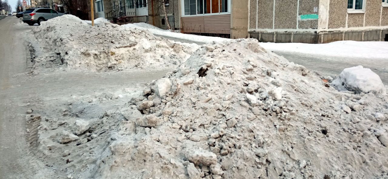 Краснотурьинец пожаловался, что снегом завалили подход к парикмахерской