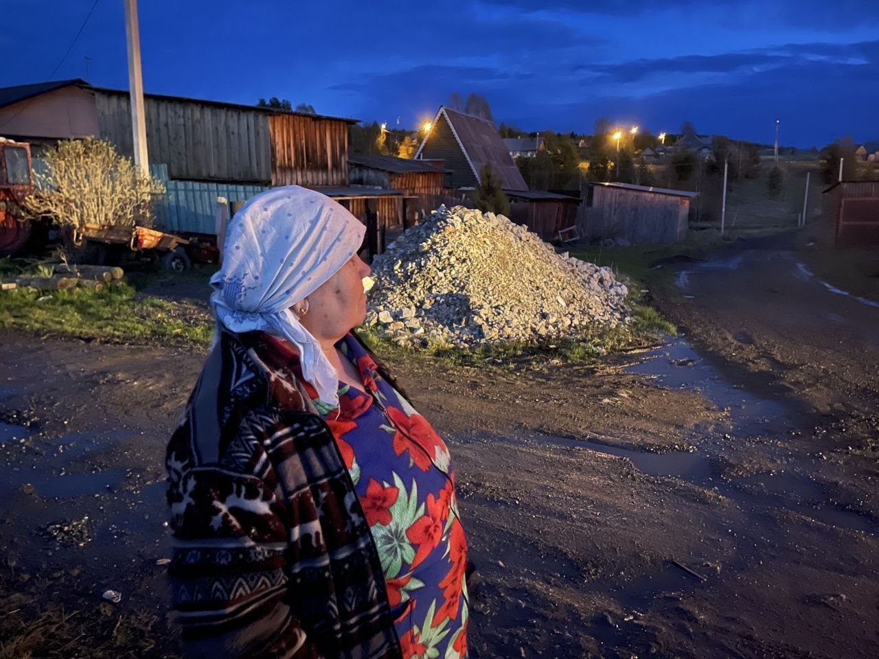 “Когда выскочила, был такой огонь красный”. Погорельцам из Ключевого нужна помощь 