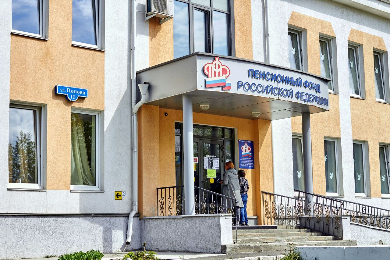 Горожанин оспаривает отказ в выплате пенсии за работу машинистом мельниц в 90-е