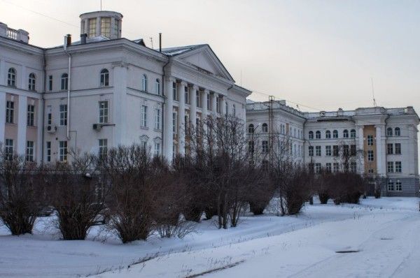 Парковку у больницы начнут делать в этом году